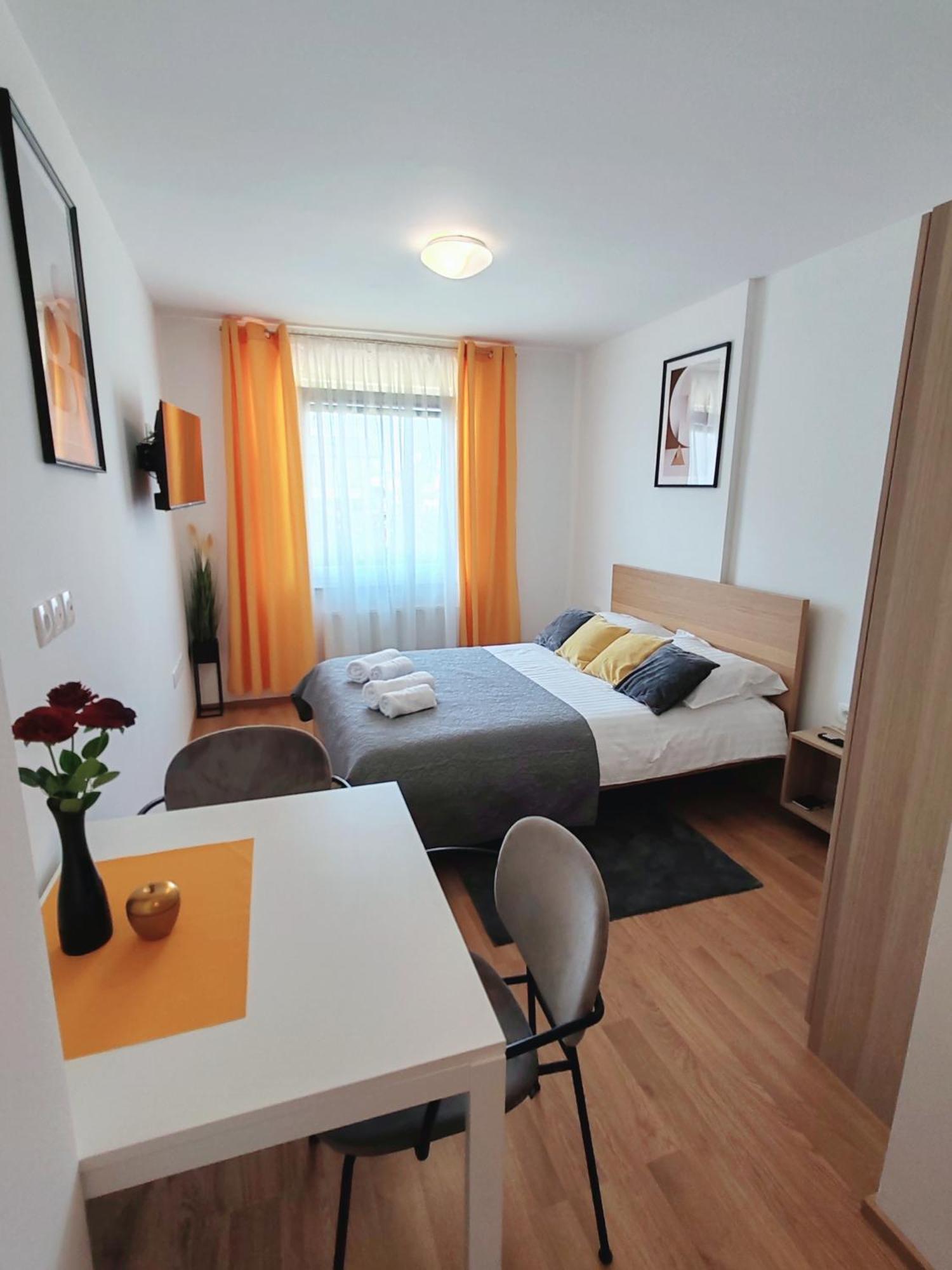 Lucky Center Ljubljana Appartement Buitenkant foto