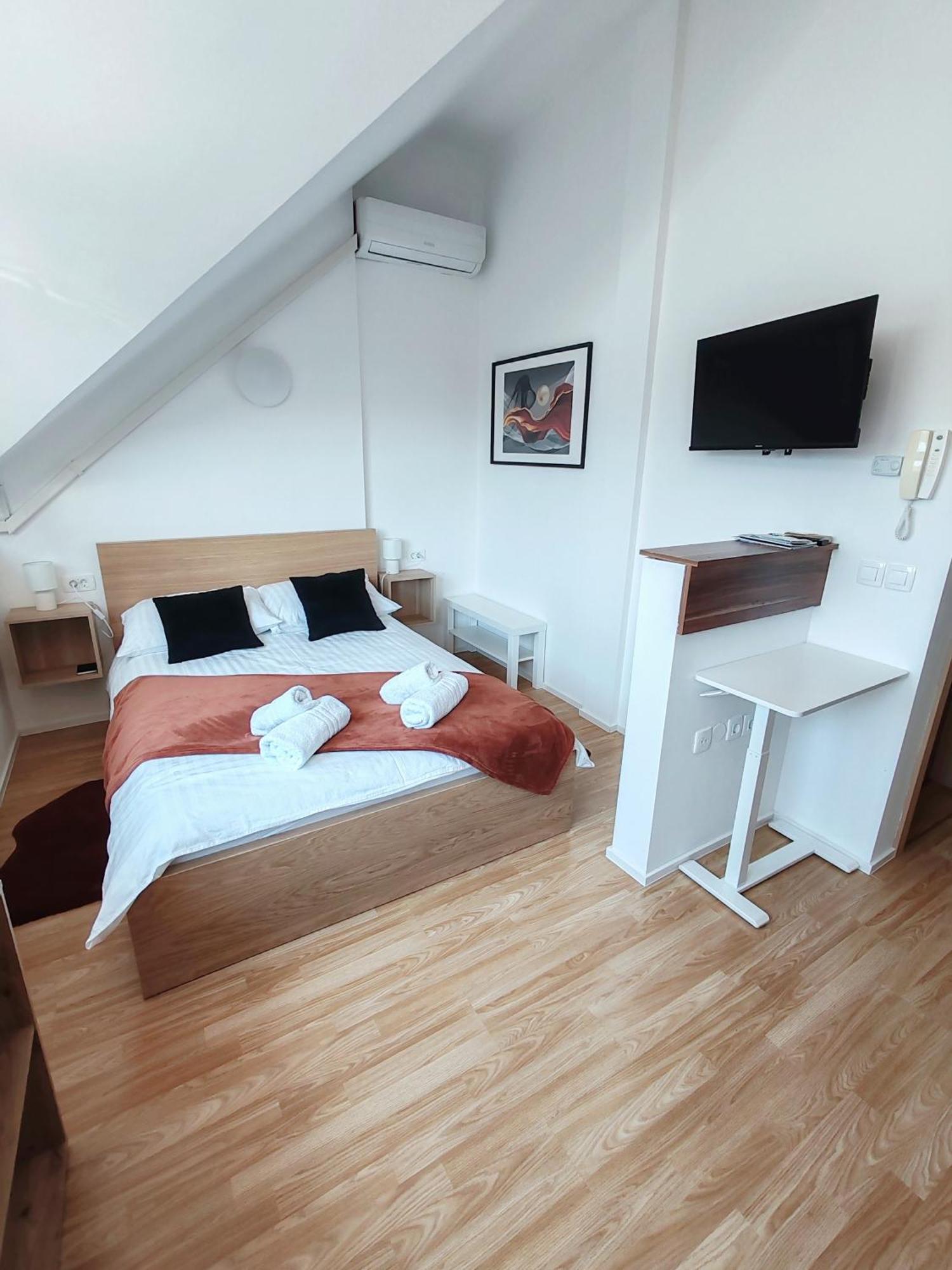 Lucky Center Ljubljana Appartement Buitenkant foto