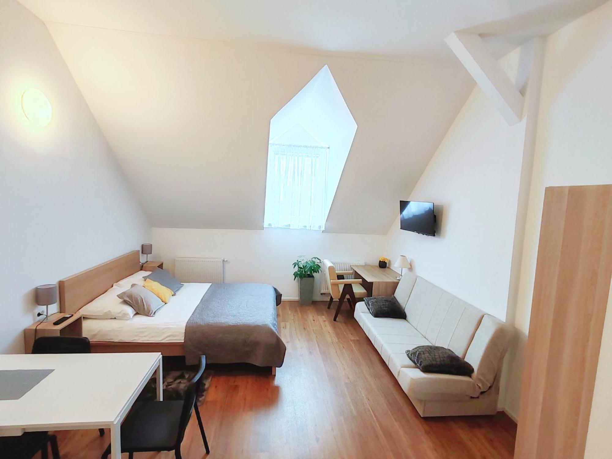 Lucky Center Ljubljana Appartement Buitenkant foto