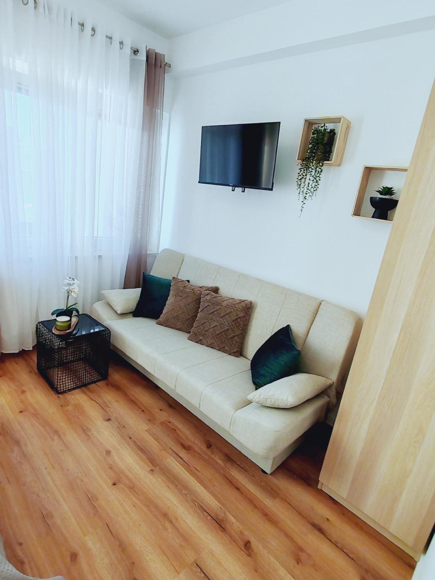 Lucky Center Ljubljana Appartement Buitenkant foto