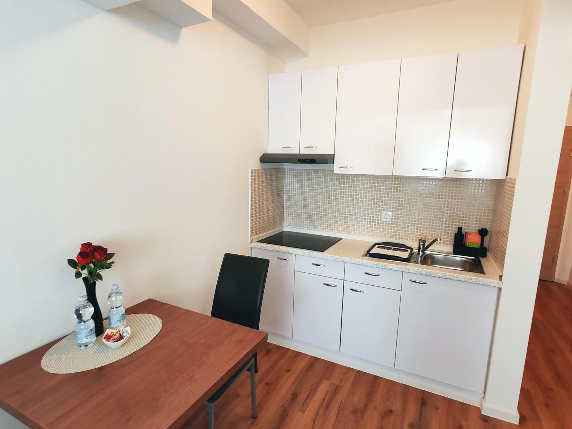 Lucky Center Ljubljana Appartement Buitenkant foto