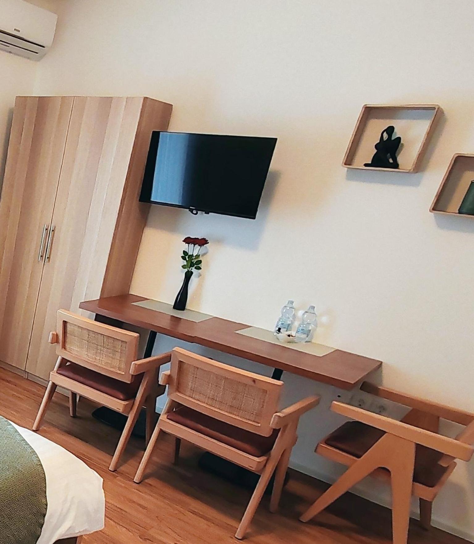 Lucky Center Ljubljana Appartement Buitenkant foto