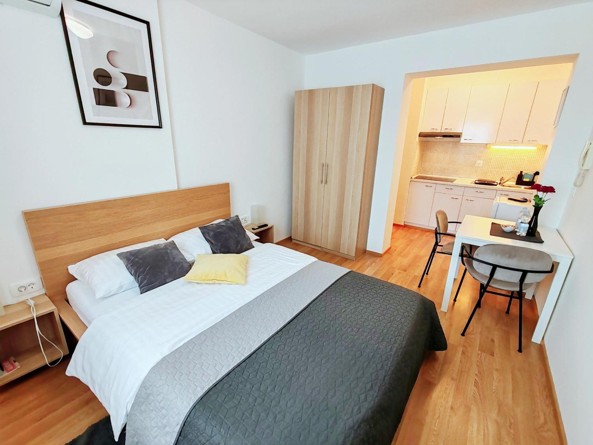 Lucky Center Ljubljana Appartement Buitenkant foto